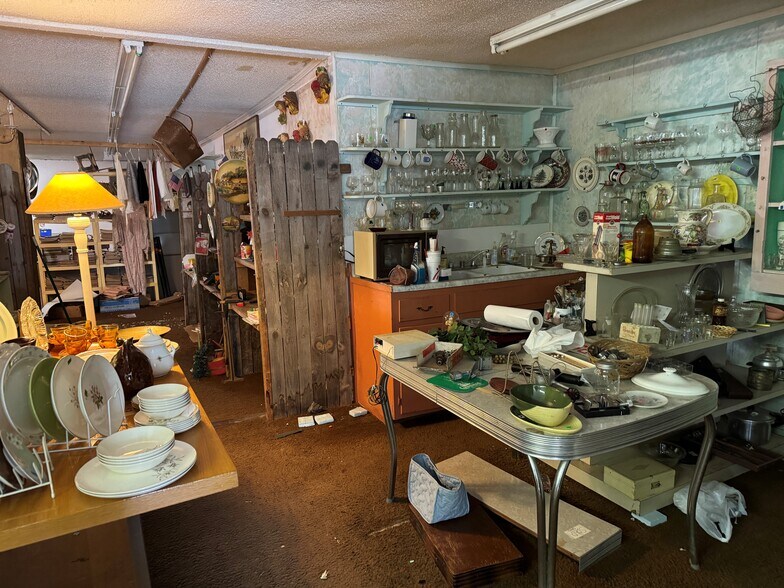 More Photos Of 401 W Belt Line Rd, Cedar Hill Freestanding For Sale