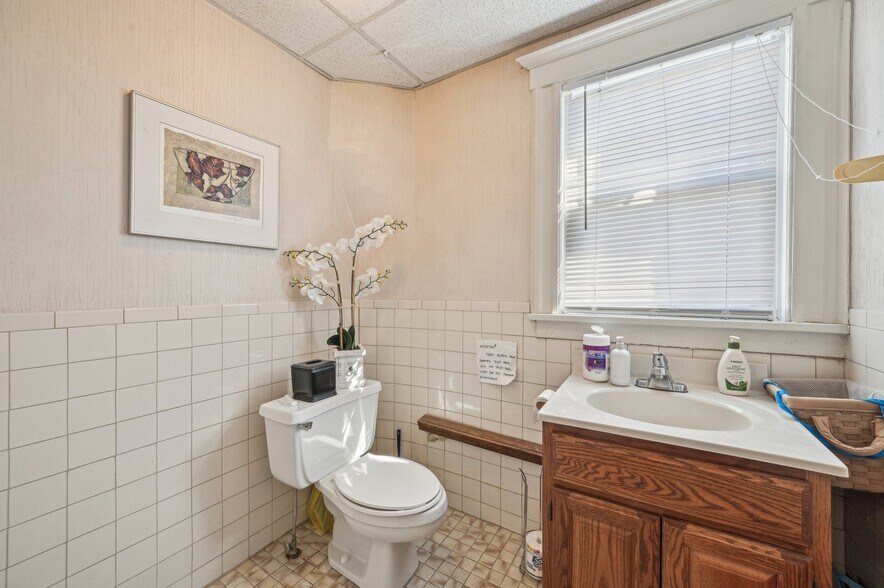 More Photos Of 188 Newark Pompton Tpke, Little Falls Office Residential For Sale