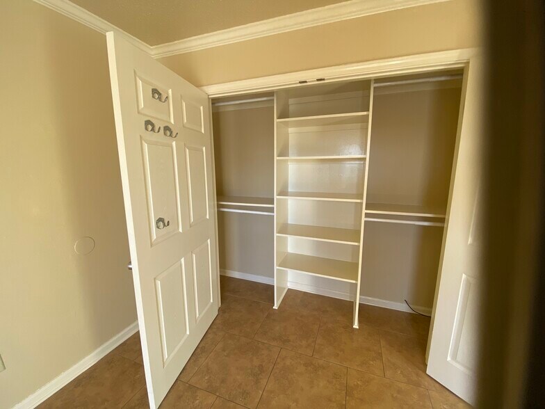 More Photos Of 3005 Lake Villa Dr, Metairie Apartments For Sale
