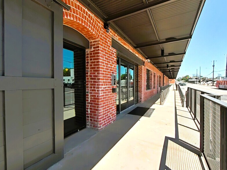 More Photos Of 1305 E Houston St, San Antonio Office For Lease