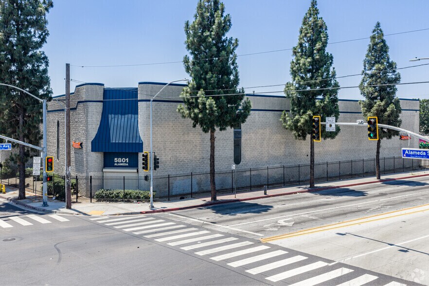 More Photos Of 5801 S Alameda St, Los Angeles Manufacturing For Sale