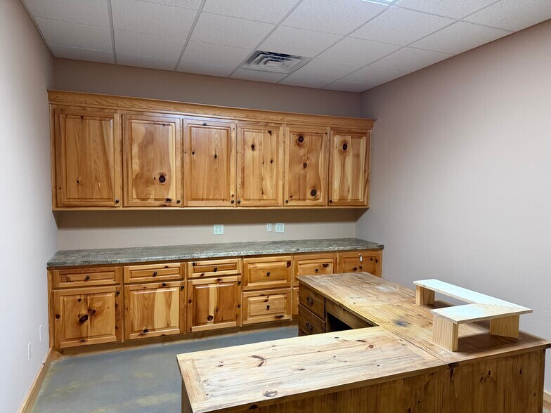 More Photos Of 1274 Blake Rd, Conroe Office For Lease