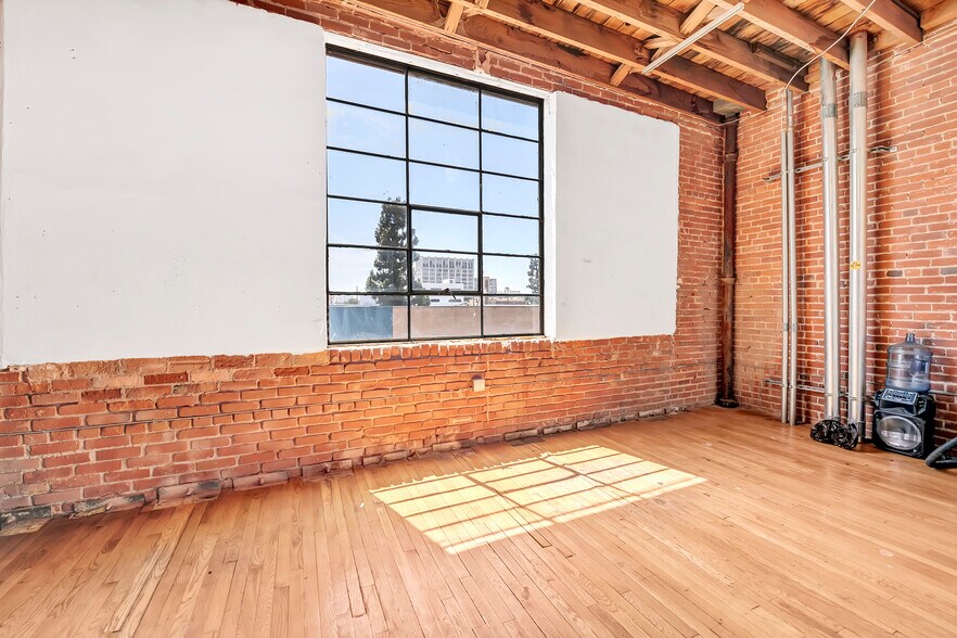 More Photos Of 1144 S Broadway, Los Angeles Office Residential For Lease