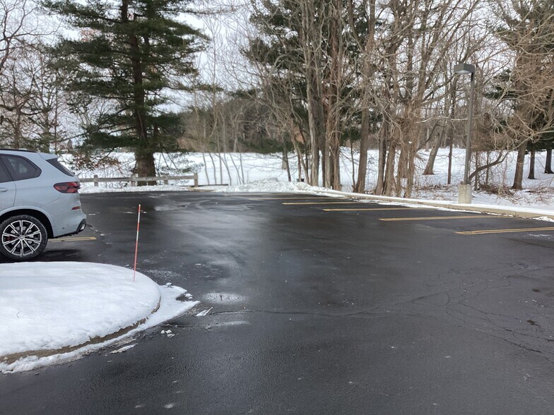 More Photos Of 271 Marsh Rd, Pittsford Office For Lease