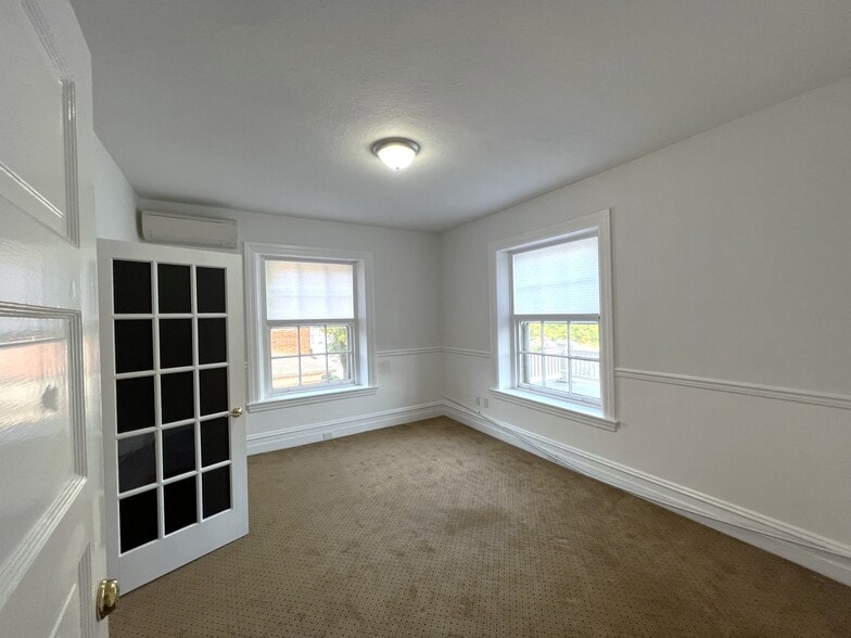 More Photos Of 15 Market Sq, Manheim Office Residential For Sale