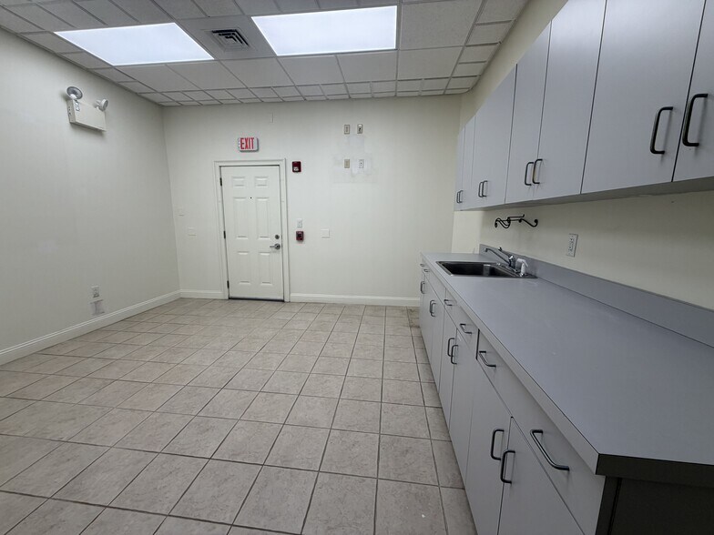 More Photos Of 445 W Main St, Branford Office For Lease