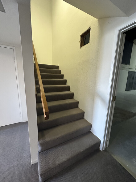 More Photos Of 711 W 17th St, Costa Mesa Warehouse For Sale