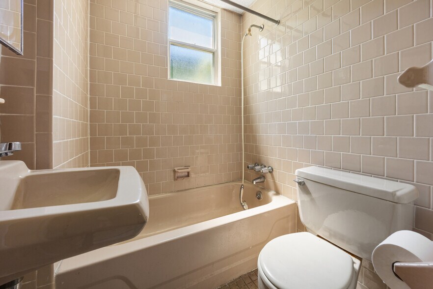 More Photos Of 6114 56th Dr, Maspeth Multifamily For Sale
