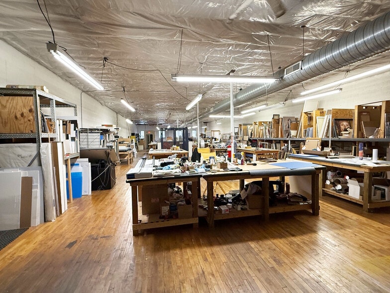 More Photos Of 1139 Mishawaka Ave, South Bend Storefront Retail Office For Sale