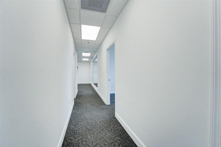More Photos Of 2455 E Sunrise Blvd, Fort Lauderdale Loft Creative Space For Sale