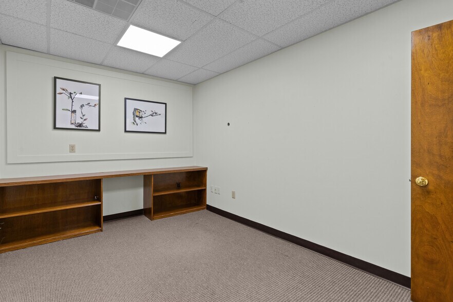 More Photos Of 1050 Main St, East Greenwich Office For Sale