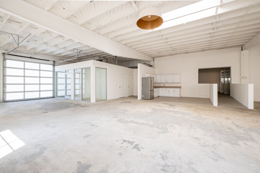 More Photos Of 2842-2912 Colorado Ave, Santa Monica Flex For Lease