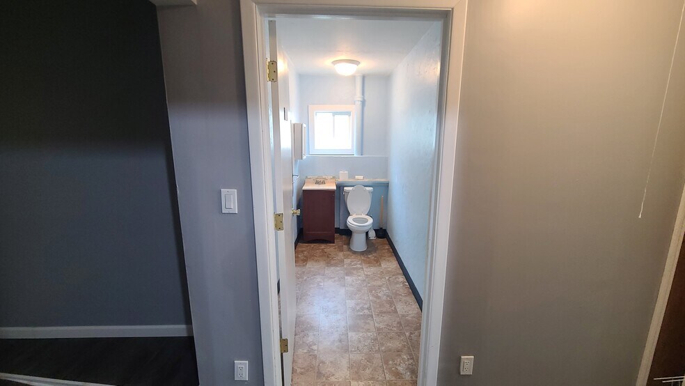 More Photos Of 417 S Holladay Dr, Seaside Storefront Retail Residential For Lease