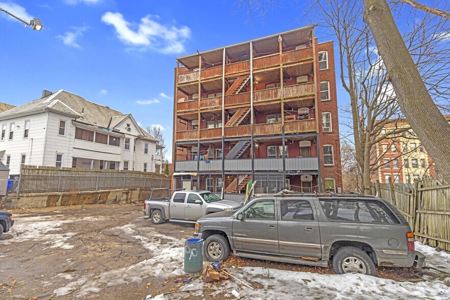 More Photos Of 37 Clinton Ave, Holyoke Apartments For Sale
