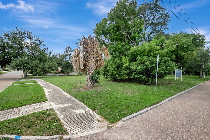 More Photos Of Burlington Ave & 17th St N @ 17th St, Saint Petersburg Land For Lease