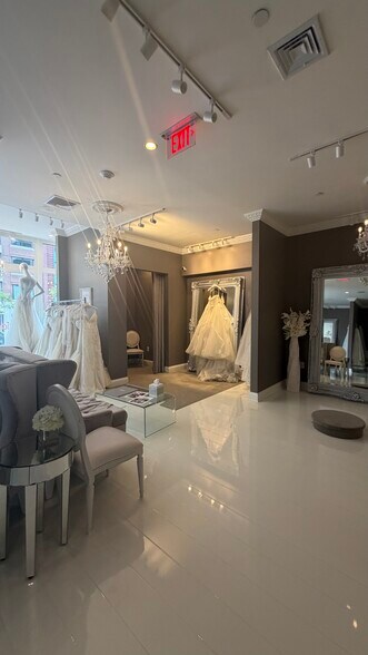 More Photos Of 376 Boylston St, Boston Storefront Retail Office For Lease