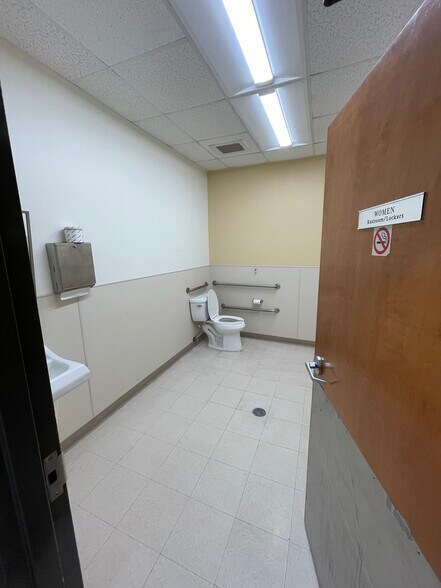 More Photos Of 2812 Williams St, Savannah Medical For Lease