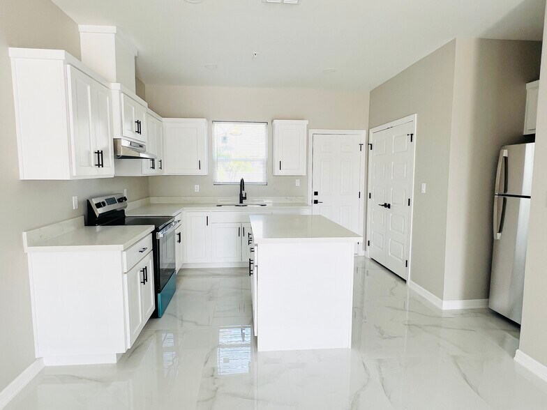 More Photos Of 1300 Hummingbird Ct, Pharr Apartments For Sale