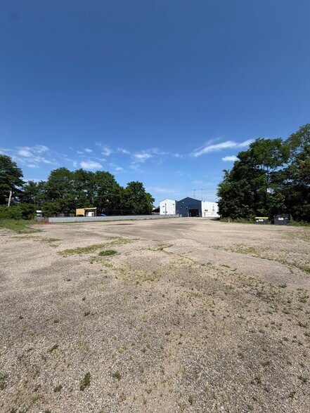 More Photos Of 92 E Michigan Ave, Galesburg Freestanding For Sale
