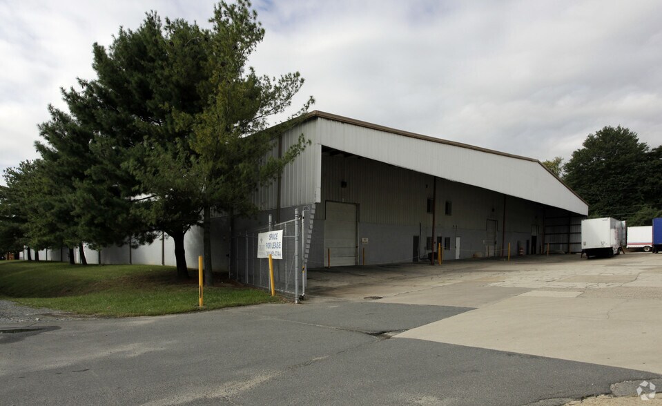 More Photos Of 15481 Farm Creek Dr, Woodbridge Unknown For Lease