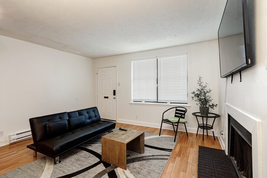 More Photos Of 200-208 E Palestine Ave, Madison Apartments For Sale