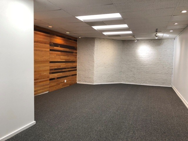 More Photos Of 3005 N Broadway St, Chicago Storefront For Lease