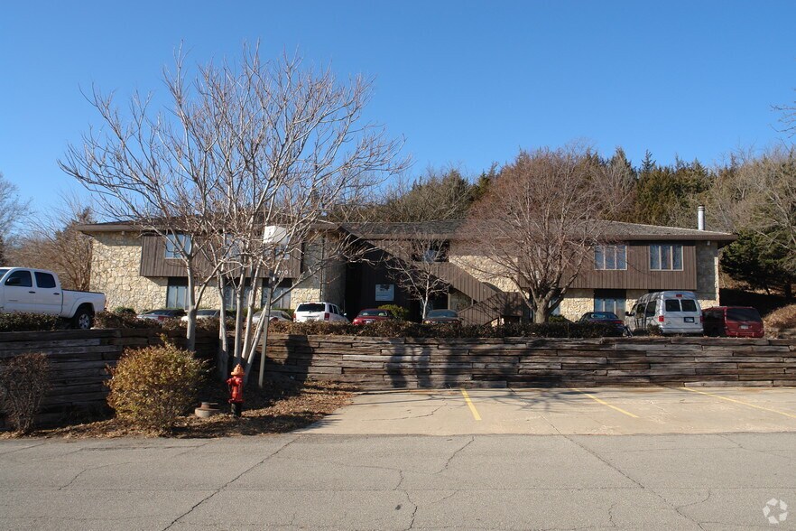 More Photos Of 225-227 Southwind Pl, Manhattan Office For Lease