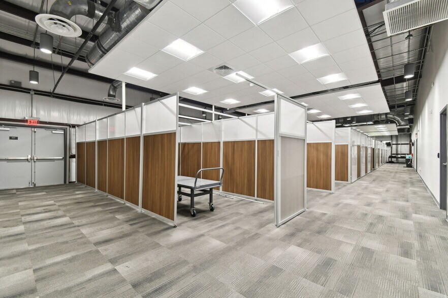 More Photos Of 924 Hale Ave, Brooksville Office For Sale