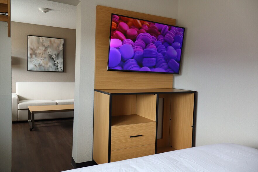 More Photos Of 3521 Lake City Hwy, Warsaw Hotel For Sale