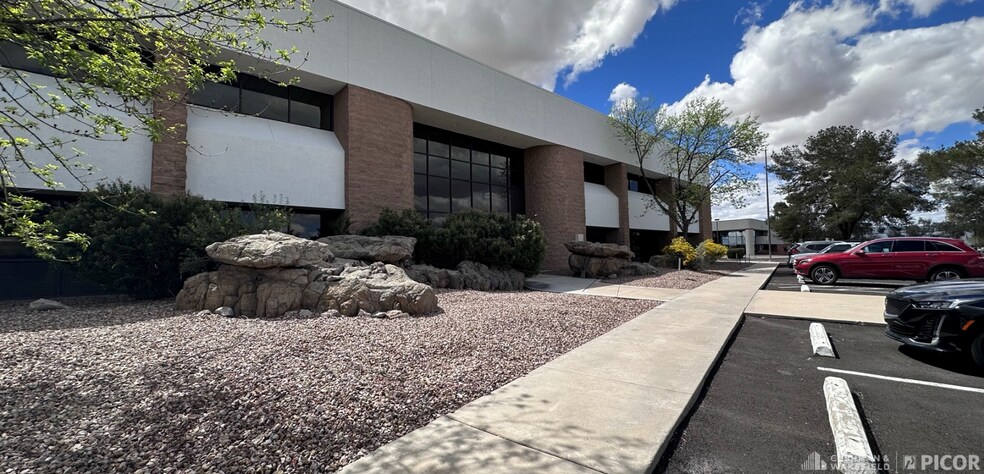 More Photos Of 6701 S Midvale Park Rd, Tucson Distribution For Sale