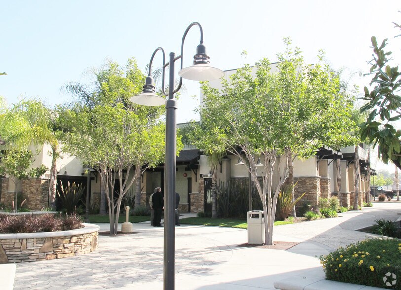 More Photos Of 541-555 S Grand Ave, Glendora Freestanding For Lease