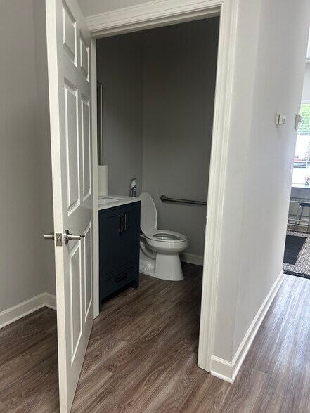 More Photos Of 11759 Asheville Hwy, Inman Office For Lease