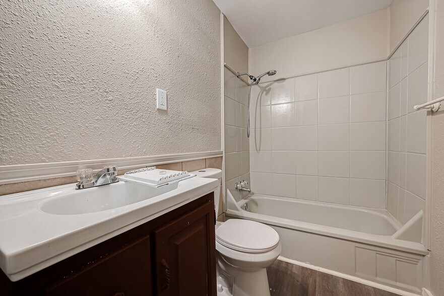 More Photos Of 2207 1/2 Cedar Bayou Rd, Baytown Apartments For Sale