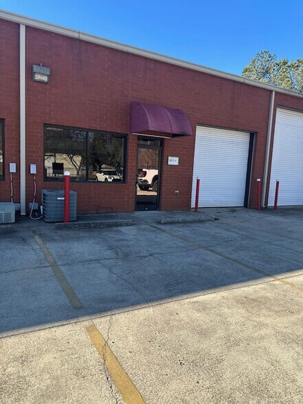 More Photos Of 4000 Fambrough Dr, Powder Springs Warehouse For Lease