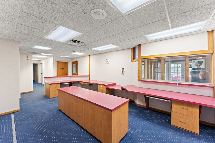 More Photos Of 1651-1657 Thornapple Way, Valparaiso Medical For Lease