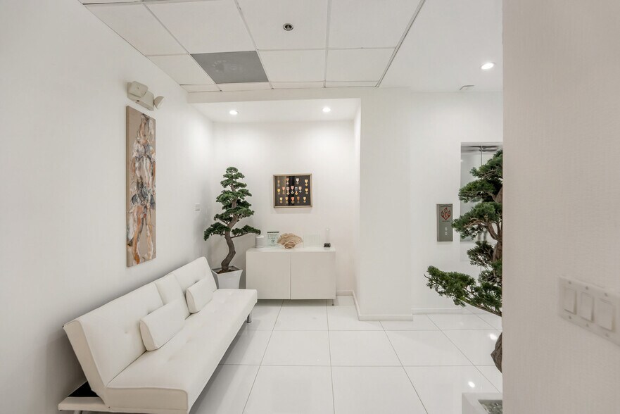 More Photos Of 240 1st Ave S, Saint Petersburg Loft Creative Space For Sale
