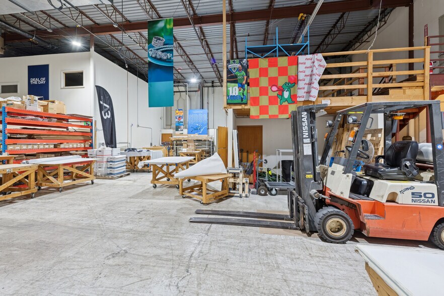 More Photos Of 1 Premier Dr, Long Lake Manufacturing For Sale