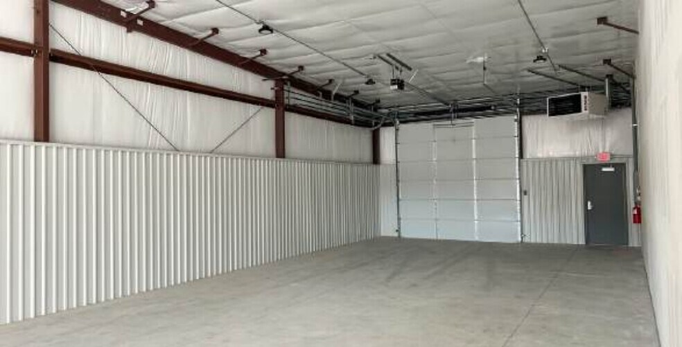 More Photos Of 3729 N Ridgewood St, Wichita Warehouse For Lease