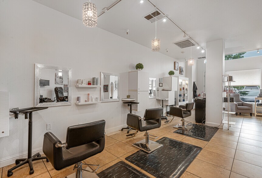 More Photos Of 9071 Windsor Rd, Windsor General Retail For Lease