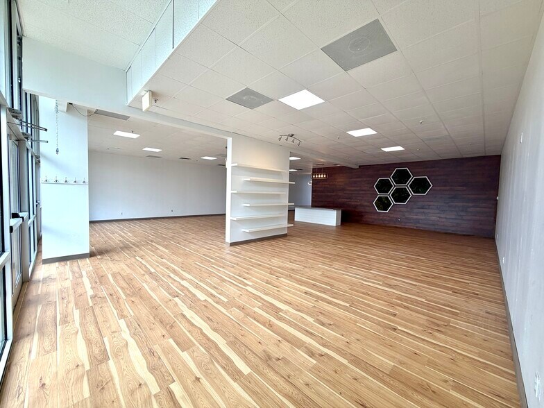 More Photos Of 1805 SE Delaware Ave, Ankeny General Retail For Lease