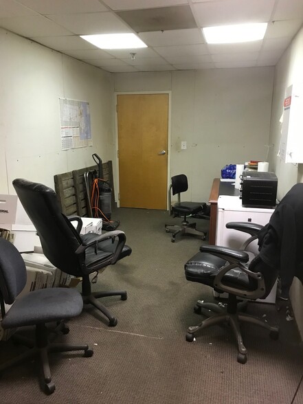 More Photos Of 1 Testa Pl, Norwalk Warehouse For Lease