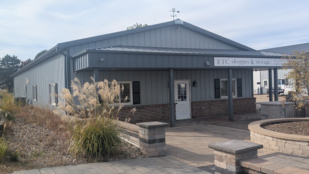 More Photos Of 1804 N Towanda Barnes Rd, Bloomington Flex For Lease