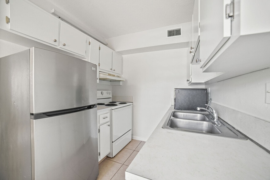 More Photos Of 461 Sunshine Dr, Coconut Creek Apartments For Sale