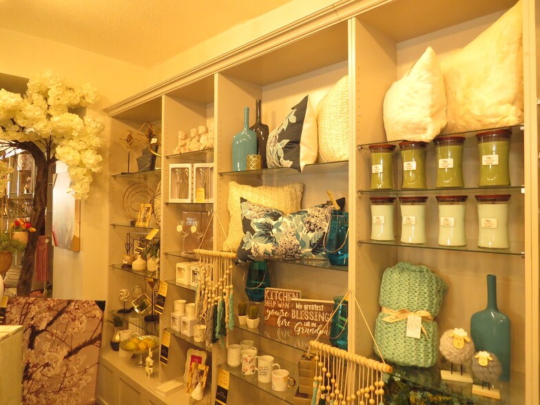 More Photos Of 70 Princess St, Kingston Storefront For Lease