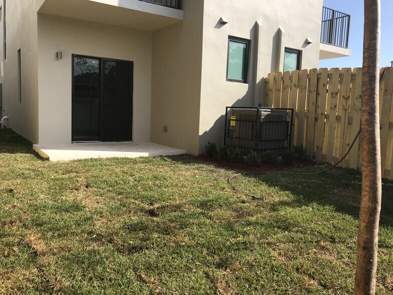 More Photos Of 4364 E 10th Ave, Hialeah Apartments For Sale