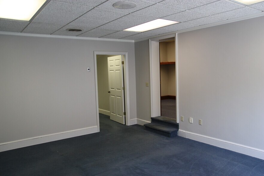 More Photos Of 215 Church St, Lenoir Office For Sale