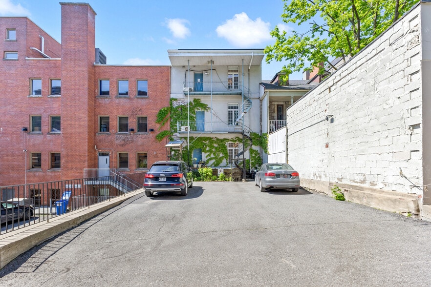 More Photos Of 1023 Rue Berri, Montréal Apartments For Sale