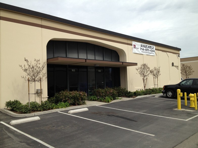 More Photos Of 163-165 E Freedom Ave, Anaheim Warehouse For Lease