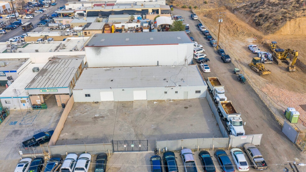 More Photos Of 23045 Drayton St, Santa Clarita Warehouse For Sale