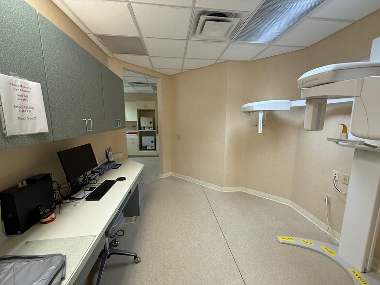 More Photos Of 11382 Prosperity Farms Rd, Palm Beach Gardens Medical For Lease